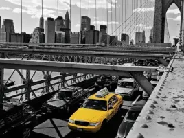 yellow-cab-on-brooklyn-bridge-henri-silberman-plakat-obraz-80x60cm