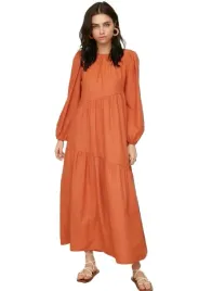 trendyol-maxi-sukienka-z-dlugim-rekawem-i-falbanami-brazowa-38-5ba