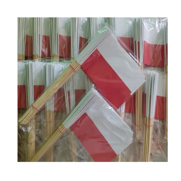 Chorągiewki Polski eko drewaniany patyczek 100 sztuk
