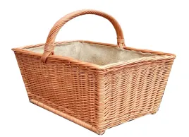 koszyk-wiklinowy-na-drewno-kominkowy-kominek