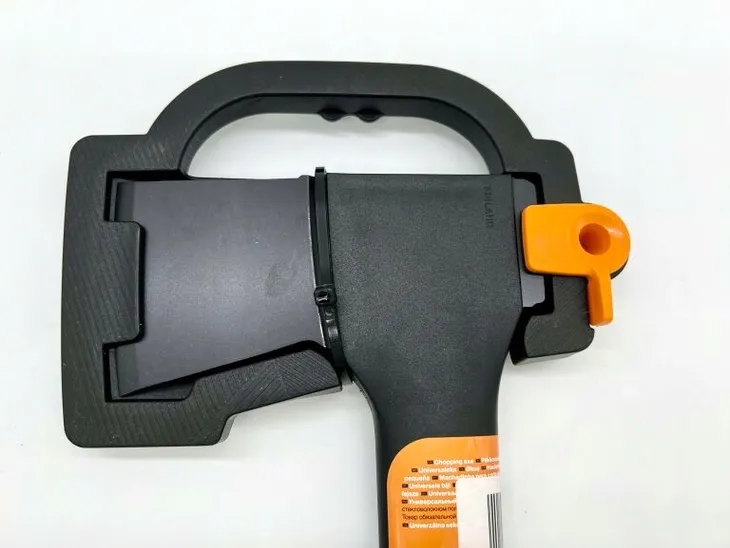 siekiera-fiskars-chopping-axe-a10-kod-producenta-a10