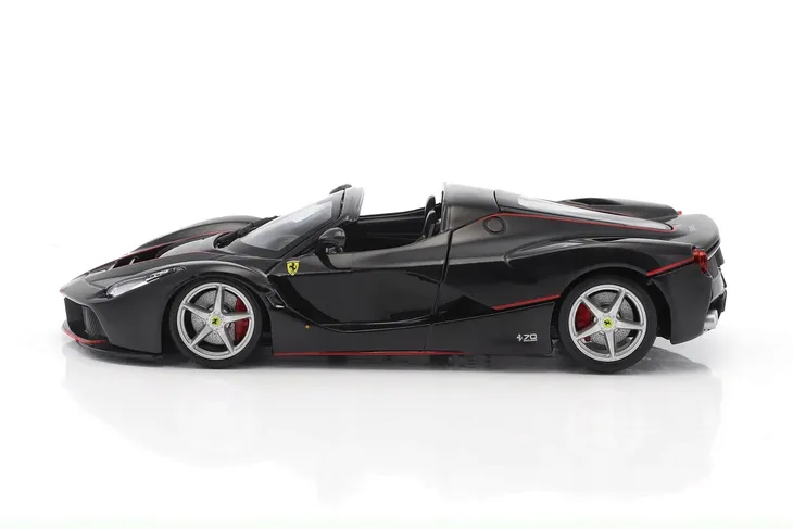 laferrari-aperta-black-1-24-bburago-stan-nowy-stan-zlozenia-zlozony
