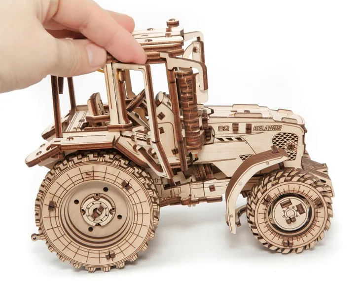 ewa-drewniane-puzzle-model-3d-traktor-belarus-82-wiek-dziecka-14-lat