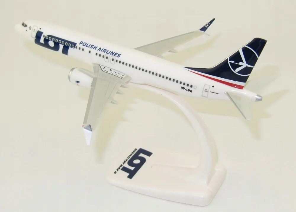 model-samolotu-boeing-737max8-lot-1-200-sp-lva