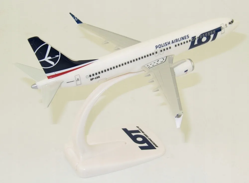 model-samolotu-boeing-737max8-lot-1-200-sp-lva