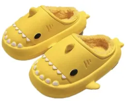 kapcie-rekiny-dzieciece-laczki-cieple-shark-27-28