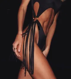 jednoczesciowy-stroj-kapielowy-z-wycieciami-kostium-z-fredzlami-monokini-s