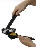 wyciskarka-do-cytrusow-wmf-material-stal-nierdzewna