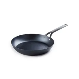 patelnia-tradycyjna-bk-black-steel-26-cm-stal-weglowa