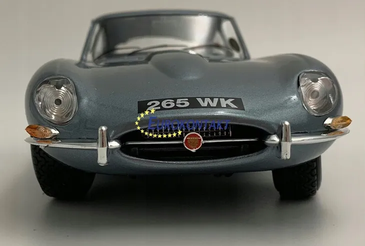 bburago-jaguar-e-coupe-1961-silver-blue-1-18-kod-taryfy-celnej-95030070