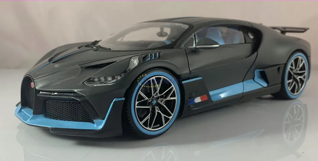samochod-bugatti-divo-bburago-18-11045