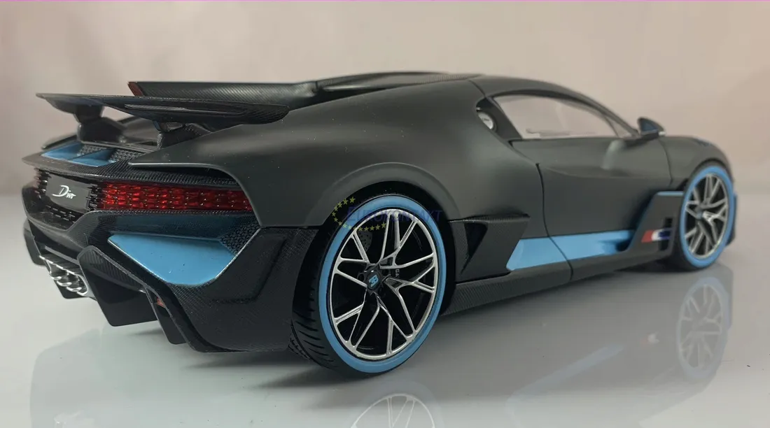 samochod-bugatti-divo-bburago-18-11045
