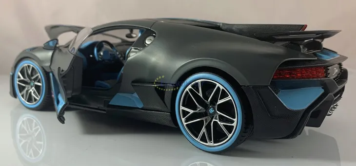 samochod-bugatti-divo-bburago-18-11045-marka-bburago-waga-z-opakowaniem-1-2-kg