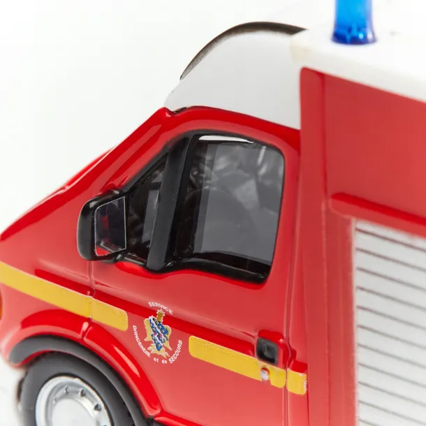 model-bburago-renault-master-ambulance-18-32004-skala-skale-1-44-do-1-59