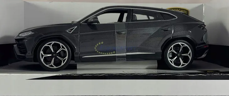 samochod-lamborghini-urus-bburago-18-11042-waga-z-opakowaniem-1-1-kg