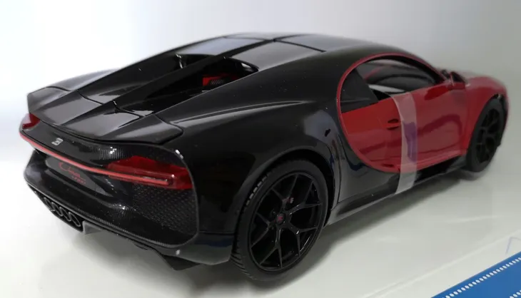 model-bburago-plus-1-32-bugatti-chiron-w-gablotce-kod-taryfy-celnej-95030070