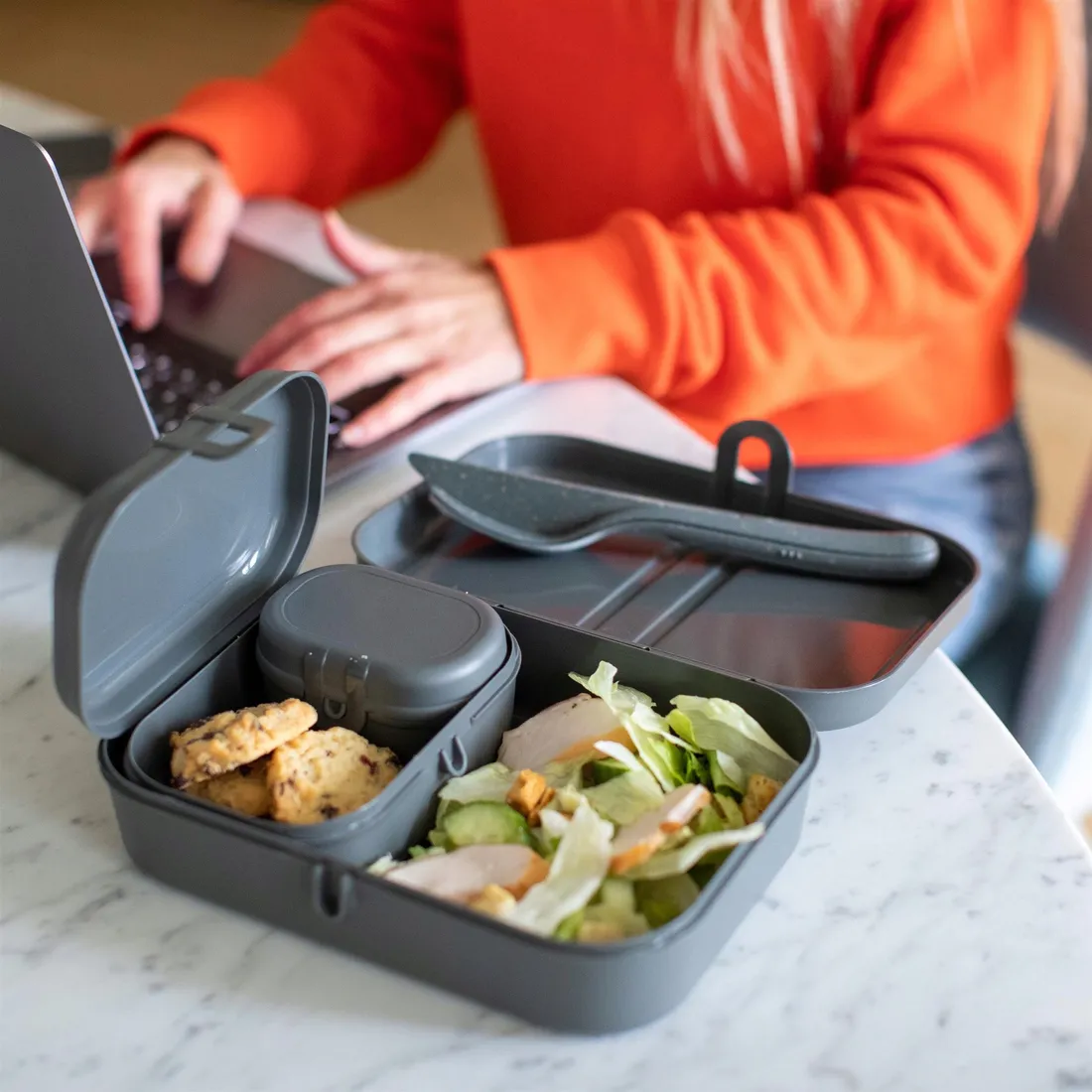 lunch-box-koziol-450-ml-kolor-szary
