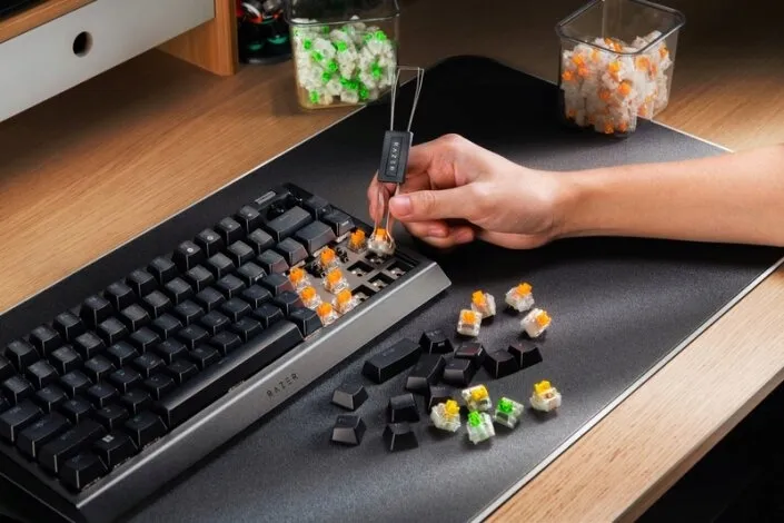 klawiatura-razer-blackwidow-v4-75-model-rz03-05000100-r3m1