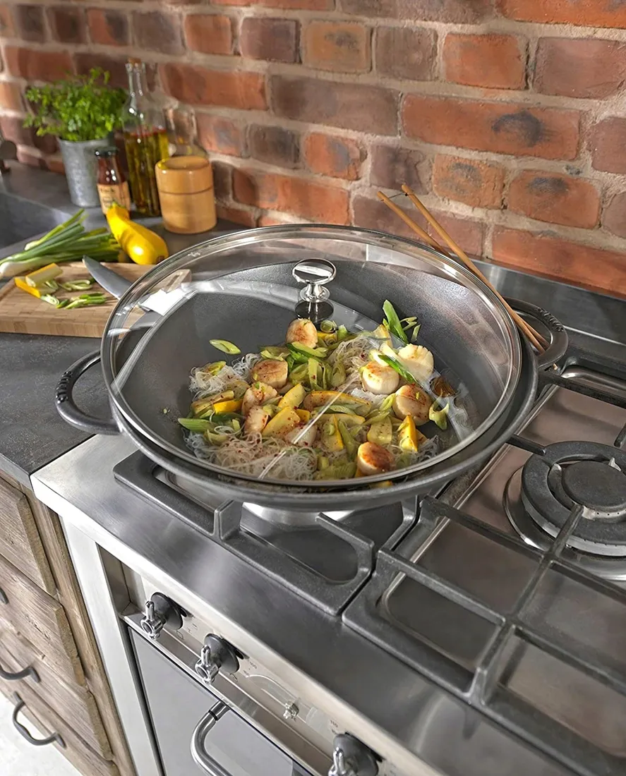 wok-staub-37-cm-kolor-czerwony
