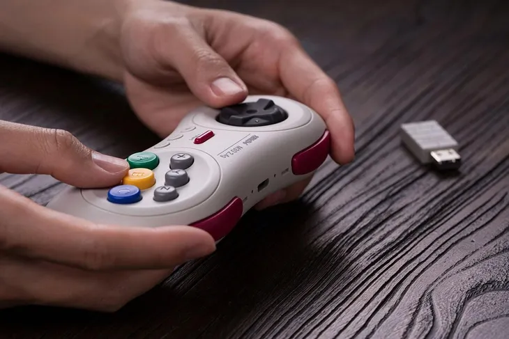 8bitdo-m30-2-4g-white-pad-sega-mega-drive-mini-switch-rpi-producent-8bitdo