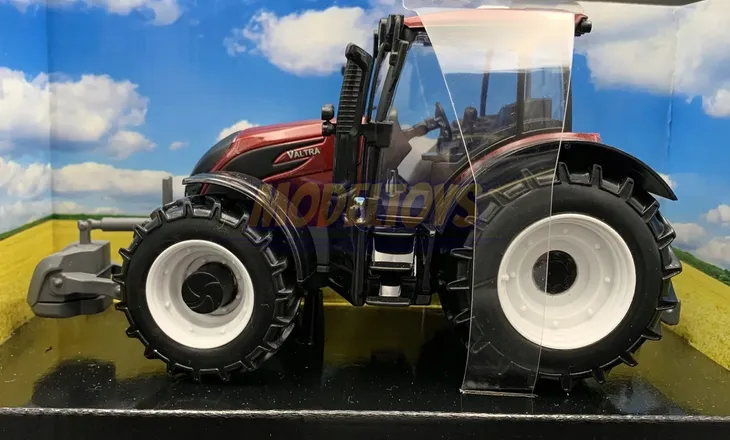 valtra-n174-z-plugiem-bburago-skala-skale-1-26-do-1-42