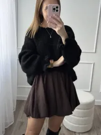 sweter-z-welna-rekaw-falbanka-czarny