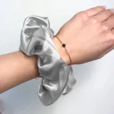 gumka-do-wlosow-scrunchie-srebrna-stan-nowy