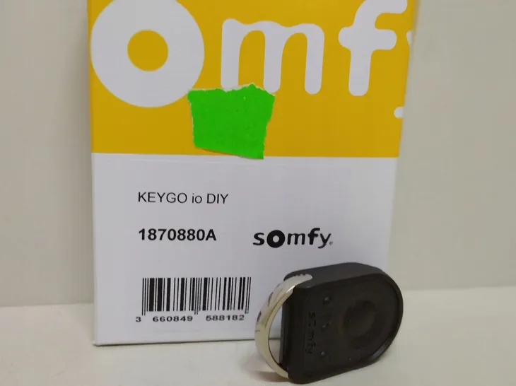 pilot-somfy-keygo-io-4-kanalowy-1870880-waga-z-opakowaniem-0-1-kg-certyfikat-ce