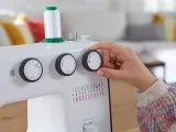 maszyna-do-szycia-bernette-b35-glebokosc-produktu-22-cm