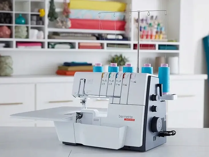 c-overlock-bernette-68-airlock-waga-z-opakowaniem-9-9-kg-marka-bernette