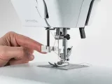 maszyna-do-szycia-bernette-b33-szerokosc-produktu-43-cm