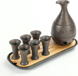 zestaw-do-japonskiego-sake-tradycyjny-porcelanowy-karafka-czarki-retro