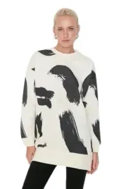 trendyol-bluza-dluga-z-nadrukiem-czarne-pedzle-na-ecru-36-5-a