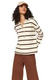 trendyol-bluza-damska-w-paski-z-wiazaniem-przy-dekolcie-s-5ea