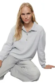trendyol-szara-bluza-damska-z-kolnierzykiem-i-guzikami-s-5ea