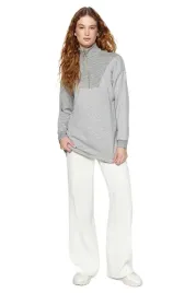 trendyol-szara-bluza-damska-z-polgolfem-i-zamkiem-s-5ea