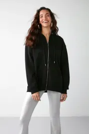 czarna-bluza-damska-z-kapturem-i-zamkiem-na-przodzie-s-5ga