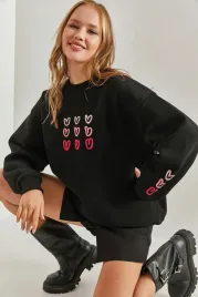 czarna-bluza-damska-z-nadrukiem-serca-i-dlugim-rekawem-s-5ga
