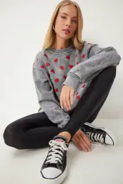 szara-bluza-damska-z-czerwonymi-serduszkami-bawelniana-40-5ga