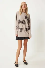 bluza-damska-bezowa-z-aplikacjami-kokardy-z-cwiekami-38-5ga