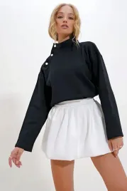 czarna-bluza-damska-z-dlugim-rekawem-i-stojka-z-guzikami-l-5ga