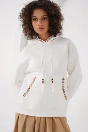 bluza-damska-z-kapturem-z-haftem-wzor-etniczny-biala-36-5ga