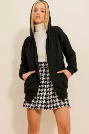 czarna-bluza-damska-z-kapturem-i-kieszeniami-bawelna-poliester-s-5ga