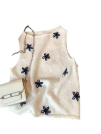 shein-bialy-sweter-bez-rekawow-z-ozdobnymi-granatowymi-kwiatami-36-1ha
