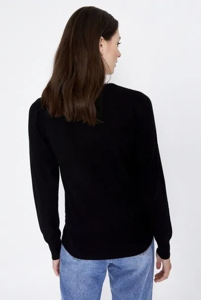 warehouse-sweter-damski-czarny-kolnierzyk-s-nma-linia-regular