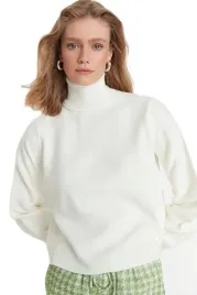 trendyol-sweter-damski-z-golfem-klasyczny-bialy-s-5ea