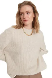 trendyol-sweter-damski-bezowy-z-golfem-i-faktura-s-5ea