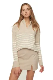 trendyol-sweter-damski-bezowy-w-paski-z-zamkiem-i-warkoczami-s-5ea