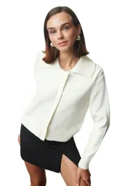 trendyol-bialy-sweter-damski-z-kolnierzykiem-i-dlugim-rekawem-s-5ea