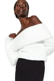 trendyol-sweter-damski-bialy-z-falbana-na-dekolcie-s-5ea